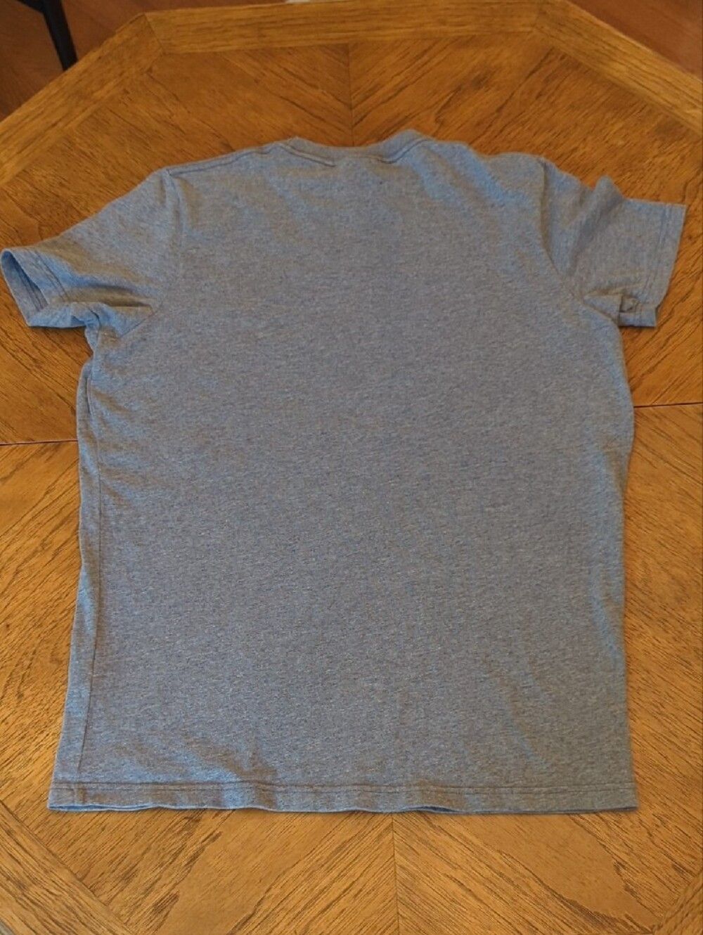Hollister Heather Gray Graphic  Size Large - Picture 5 of 6